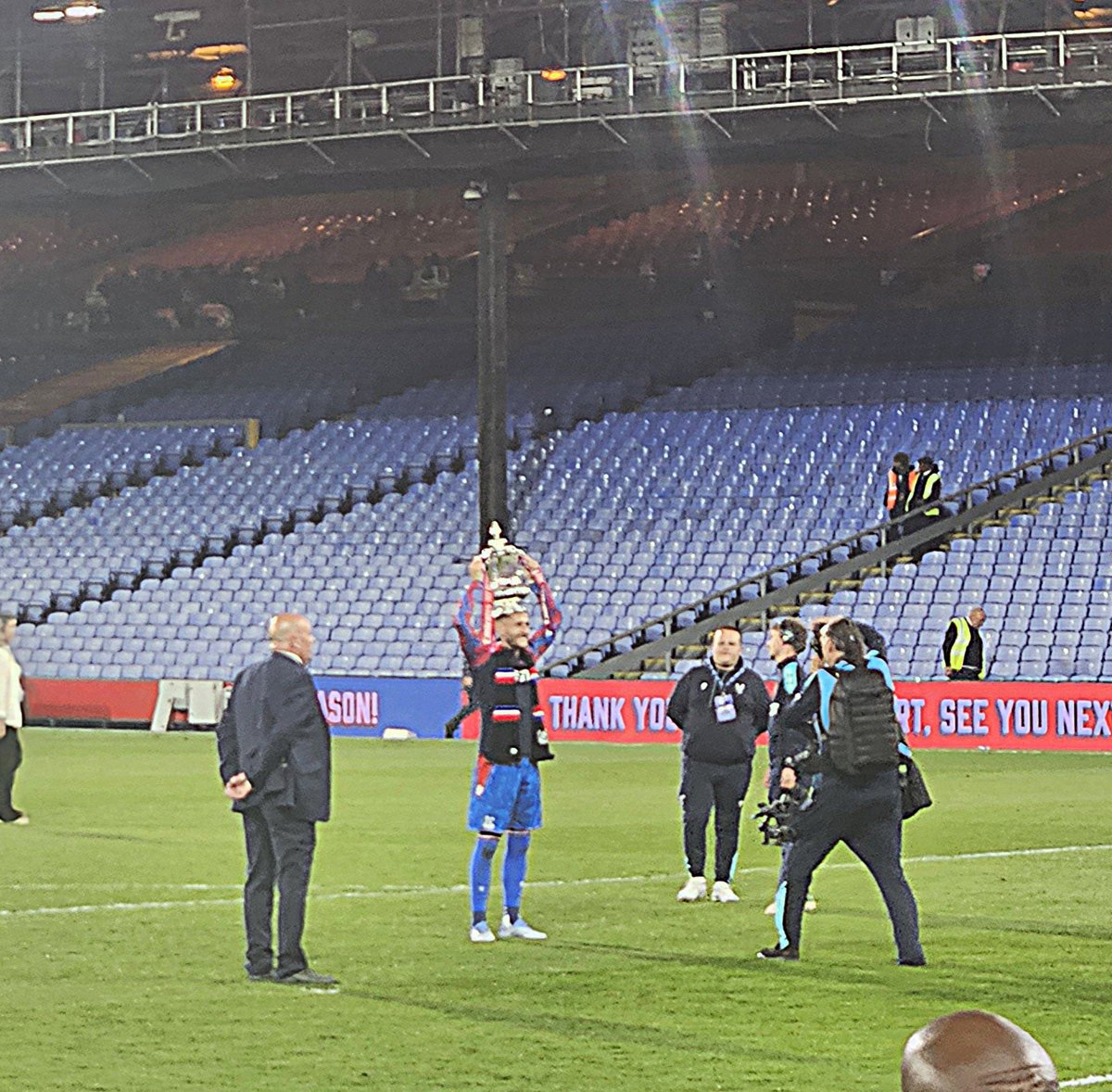 HC15OnTour's tweet image. Beautiful to see when it finally came round.

#FACupFinal Winnners 🔴🔵