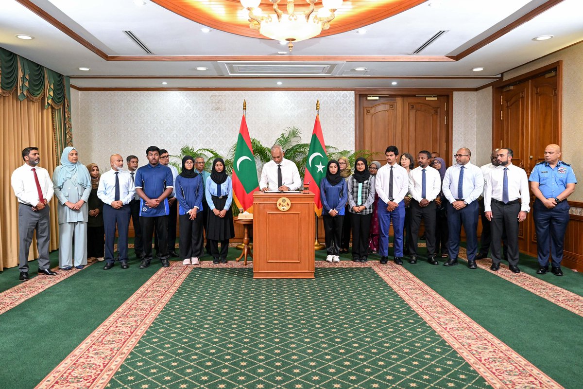 ދުންފަތުގެ ޖެނެރޭޝަނަލް ބޭން ކަނޑައަޅުއްވައި، ދުންފަތް ކޮންޓްރޯލްކުރުމާބެހޭ ޤާނޫނަށް 2 ވަނަ އިޞްލާޙު ގެނައުމުގެ ބިލު ރައީސުލްޖުމްހޫރިއްޔާ ތަޞްދީޤުކުރައްވައިފި 
presidency.gov.mv/Press/Article/…

#SmokeFreeMaldives