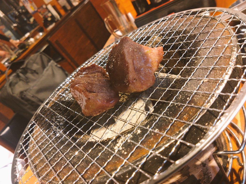 先週は、産休中のアシスタントさんの代わりにサポートしてくださった派遣さんの送別会。事務所引越、システム完全入替えの大変な時期を支えてくれた感謝でお肉とビールで🍗🥩🍻
この後、味メンバーと1時間弱だけど地下鉄最終までわちゃわちゃ。Rに会えたの何年ぶりやろ😭