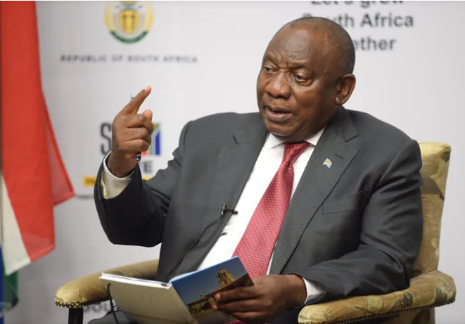 DearestDr's tweet photo. Spends over R2 billion a year of his citizens' taxes protecting himself.

Calls his own citizens "cowards". https://t.co/qPvoDravwW