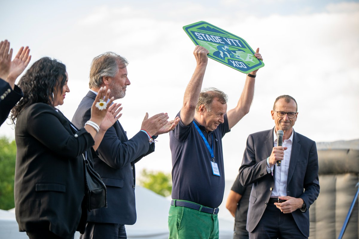 Ensemble #Yvelines (@epyvelines) on Twitter photo Ouverture de la Colline d’Élancourt ! <a href="/odelafr/">Olivier de LA FAIRE</a> et Myriam Aourir du Département <a href="/Les_Yvelines/">Les Yvelines</a> étaient sur place pour célébrer ce site des #JOP2024, désormais ouvert à tous avec VTT & rando au cœur de la nature. Show & soirée festive en présence des médaillés olympiques ! Ouverture de la Colline d’Élancourt ! <a href="/odelafr/">Olivier de LA FAIRE</a> et Myriam Aourir du Département <a href="/Les_Yvelines/">Les Yvelines</a> étaient sur place pour célébrer ce site des #JOP2024, désormais ouvert à tous avec VTT & rando au cœur de la nature. Show & soirée festive en présence des médaillés olympiques !