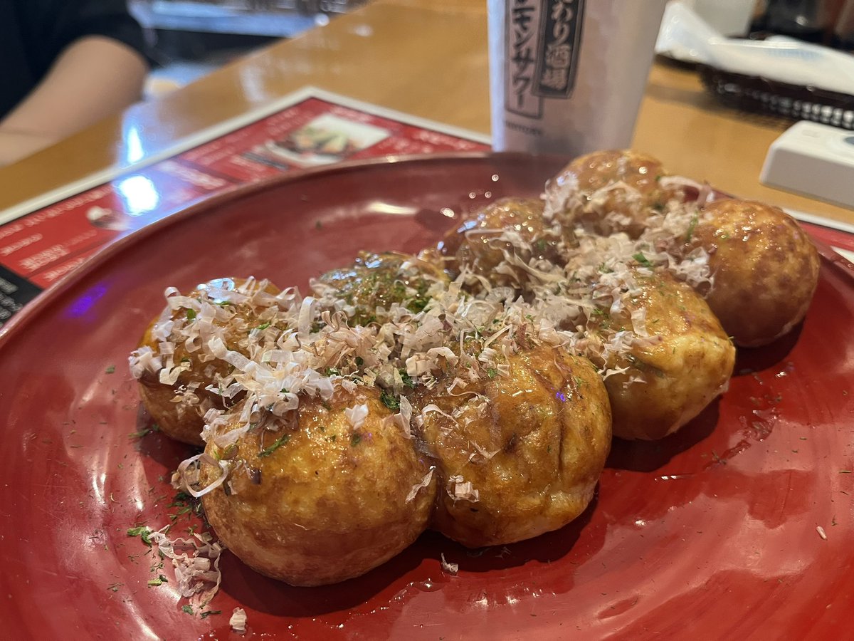 大阪に来ての第一店舗目は先行き夫婦のイチ推しのたこ焼き屋さん風風に❗️

なんでも居酒屋形式の店舗があるという事で、興味が湧いたのでそちらにお邪魔してみました👏✨

やっぱり相変わらずたこ焼きは美味しいし、居酒屋店舗限定の他メニューもめちゃくちゃ美味しかったので大満足でした😚✨ 