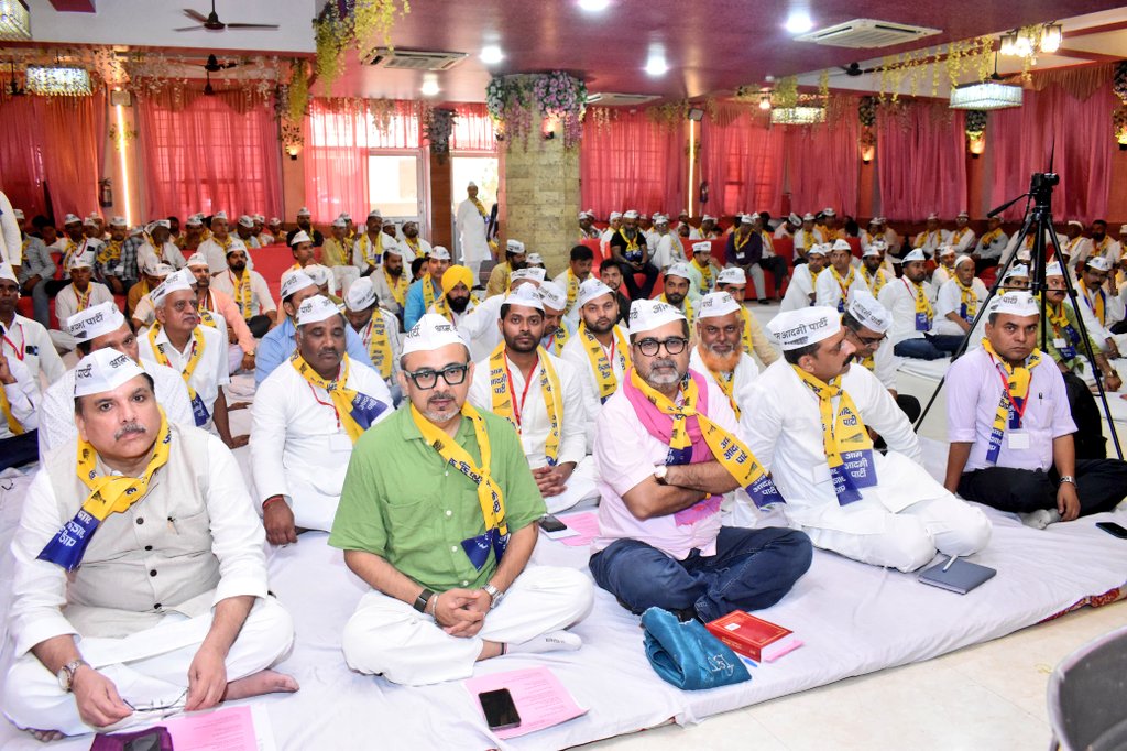 Dinesh_Spatel's tweet photo. पश्चिम प्रांत के पदाधिकारियों का संकल्प शिविर (बौद्धिक एवं सांगठनिक प्रशिक्षण की कार्यशाला) मेरठ में l

राज्यसभा सांसद @SanjayAzadSln जी,पूर्व विधायक @dilipkpandey जी, शिक्षाविद् @OjhaAvadh57 जी, SC के वरिष्ठ अधिवक्ता श्री रमेश मोहन जी गरिमामई उपस्थिति में कार्यक्रम की शुरुआत l https://t.co/7XNAMD0vde