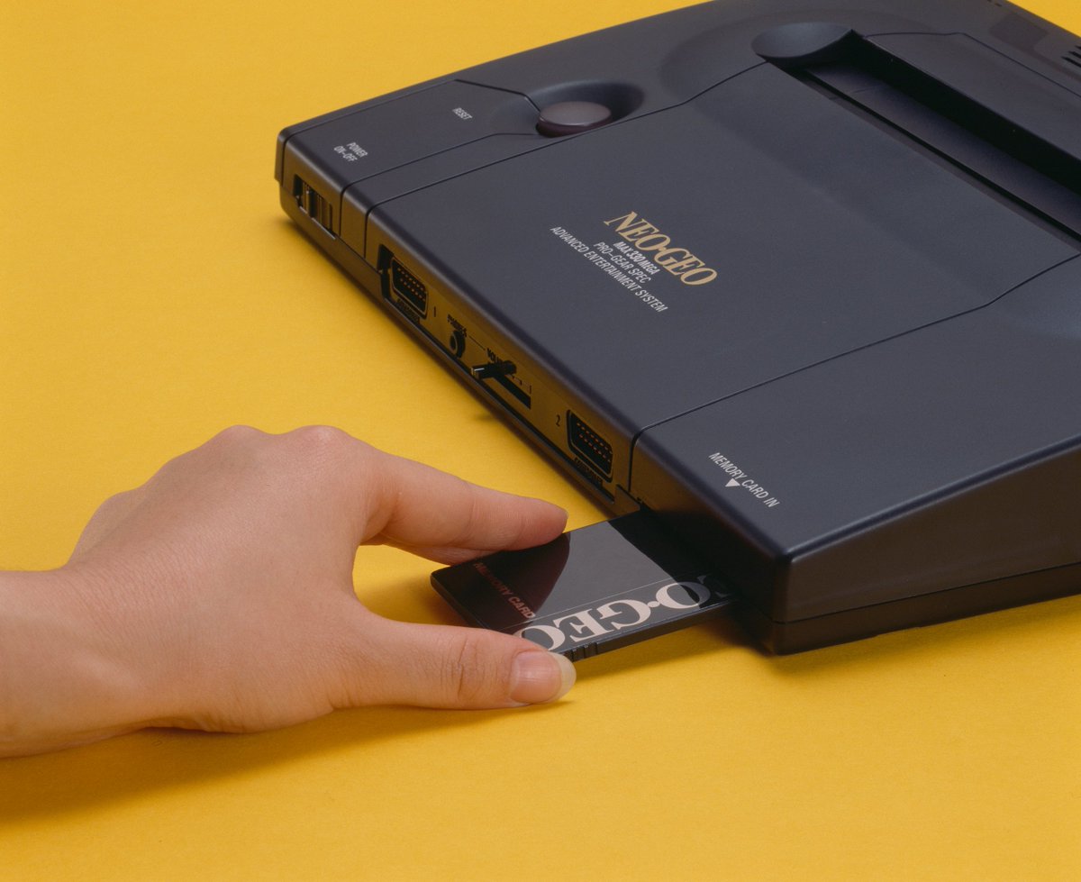 💾NEOGEOのメモリーカード アーケードと家庭用で「セーブデータを共有