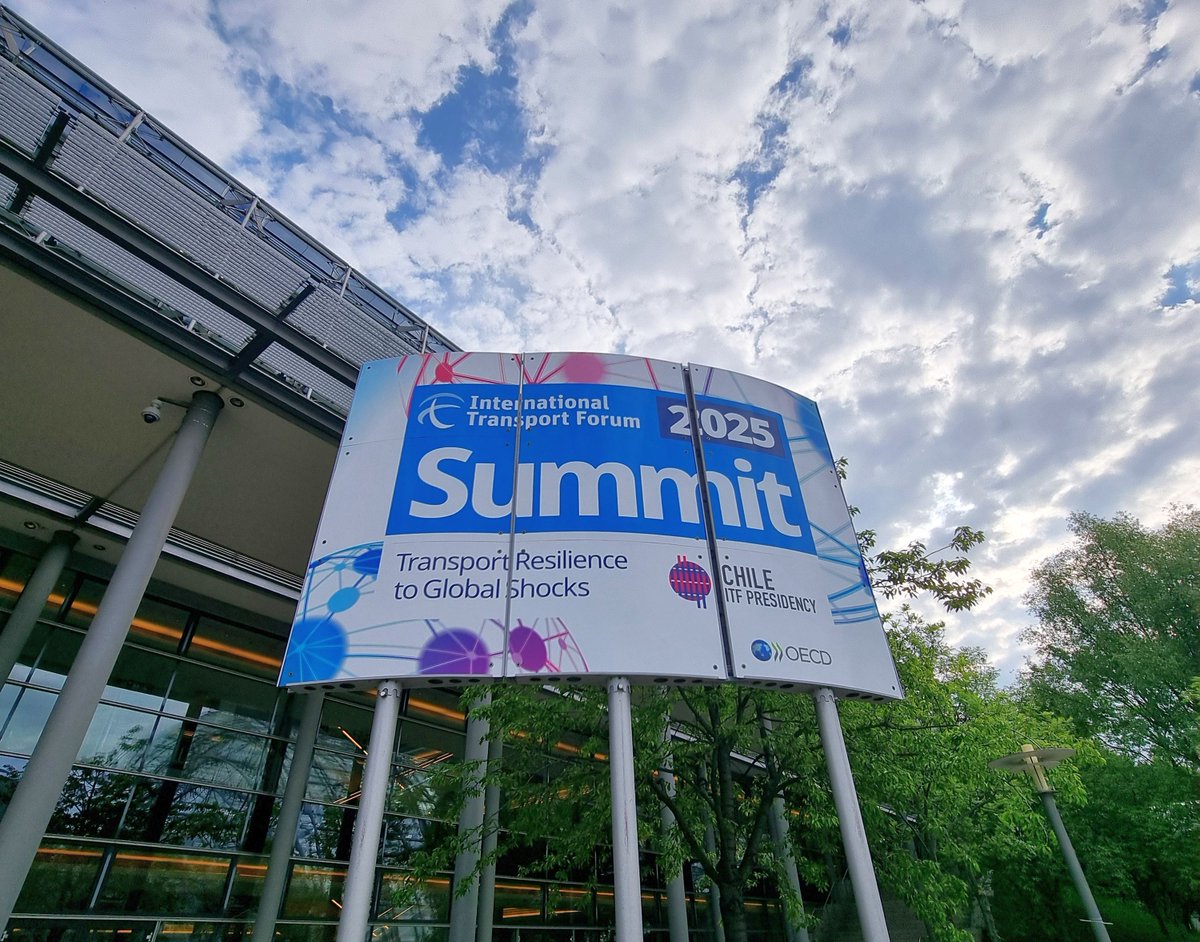 Heute beginnt das Annual Summit des International Transport Forum - die  weltweit größte Zusammenkunft von Verkehrsministern &amp; die wichtigste  Veranstaltung zur globalen Verkehrspolitik. Das Thema in diesem Jahr:  Transport Resilience to Global Shocks. Welcome to Leipzig, #ITF25!
