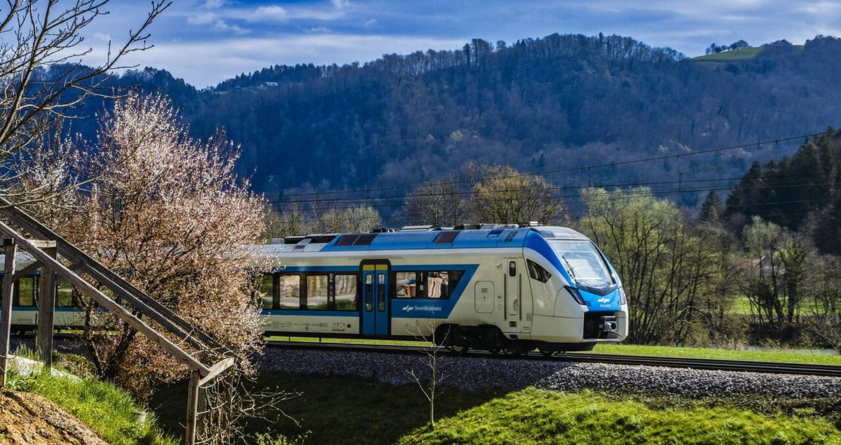 ⚠️ Nadomestni prevoz na relaciji Ljubljana –  Jesenice in obratno (1. in 15. junij), velja tudi za mednarodne vlake  proti / iz Avstrije. 🚌

ℹ️ Več podrobnosti: potniski.sz.si/nadomestni-pre…

🇬🇧 In English: potniski.sz.si/en/buses-repla…