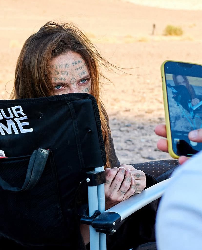 NikitaIlsaFaust's tweet image. Rebecca Ferguson and Josh Brolin in pictures BTS Dune Part Two photos made by 📸Zacharyharrelljones 😎🔥 #RebeccaFerguson #JoshBrolin #DunePartTwo