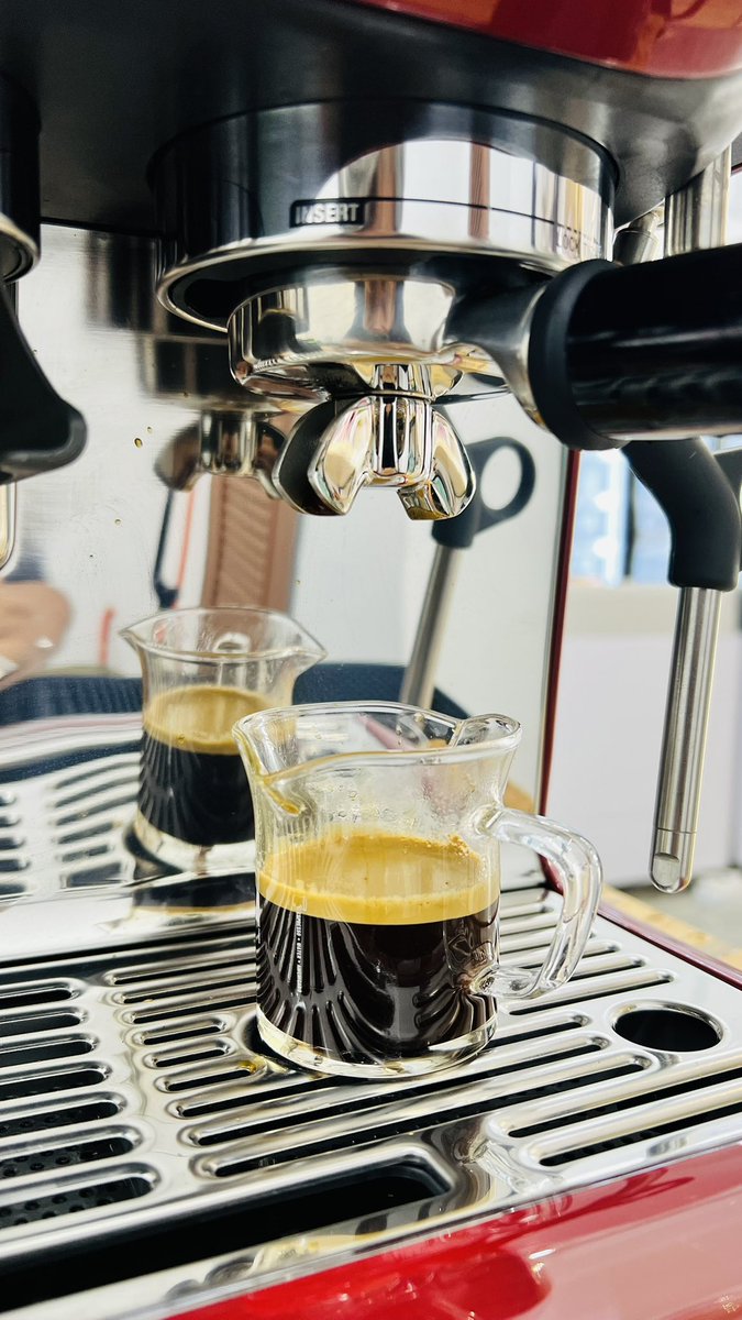 danialghani92's tweet photo. ini cerita antara Mr. Coffee dan Miss. Vanilla.. 

kisah antara 'si pahit' dengan 'si manis' yang dimana satunya panas dan satunya lagi dingin ....

suatu hari mereka ditakdirkan bertemu dan bersatu mencipta suatu kenangan yg terindah .... 

#coffee #nialcoffee #affogato https://t.co/rkwu5VXwpv