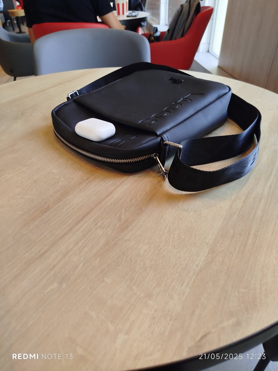 Kosmetika somka 😅 bittasi shunaqa degandi 😂