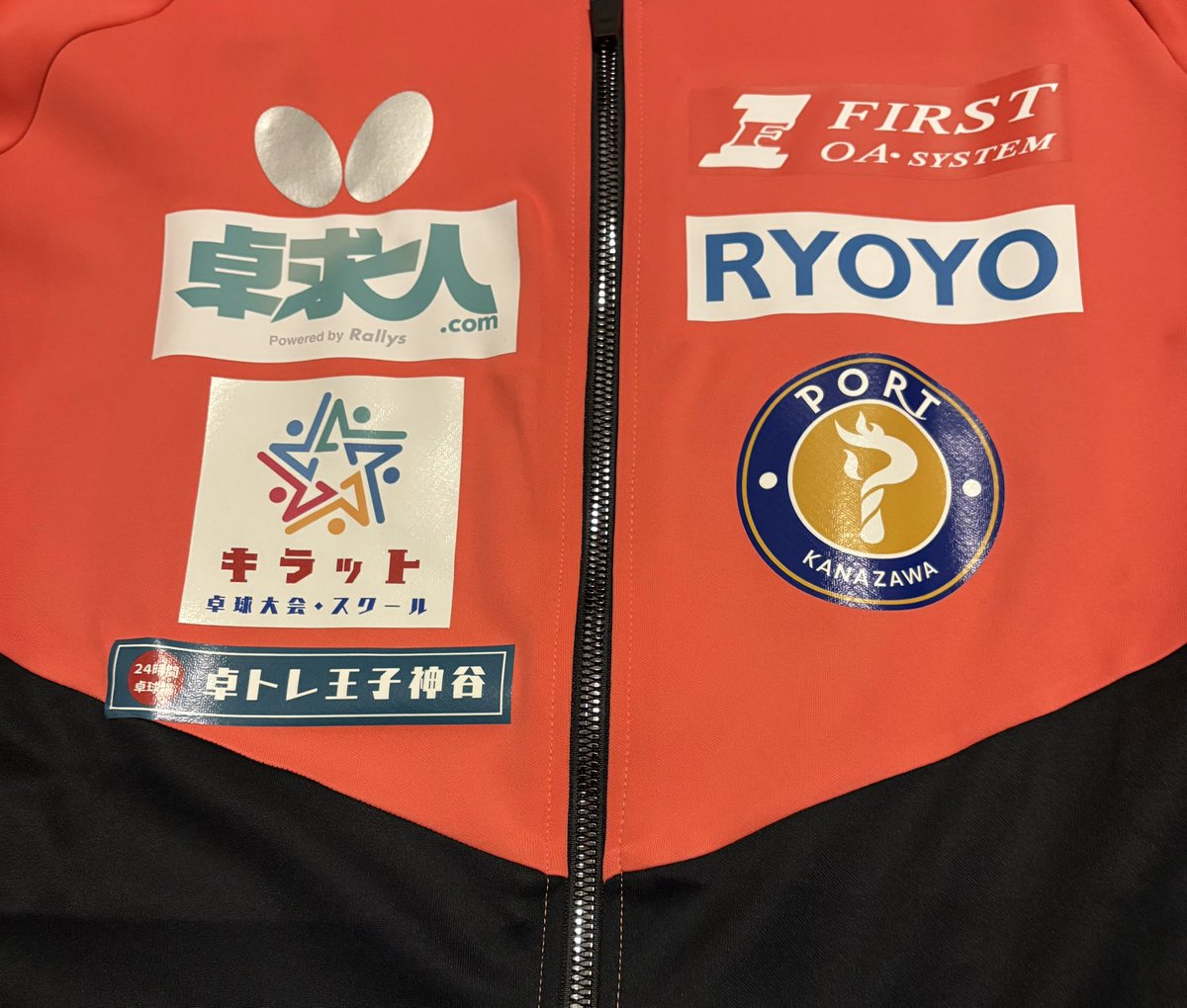 hiromu200209211's tweet photo. 今シーズンの新しいジャージ&ユニフォームが届きました!
今季から新たにRYOYO様、卓求人.com様にご支援いただくことになりました。挑戦の機会をいただけることに感謝し、さらなる成長を目指して精進します!
#ファースト #RYOYO #卓求人 #金沢ポート #キラット #卓トレ王子神谷 #NKGC https://t.co/R34S7imoAp