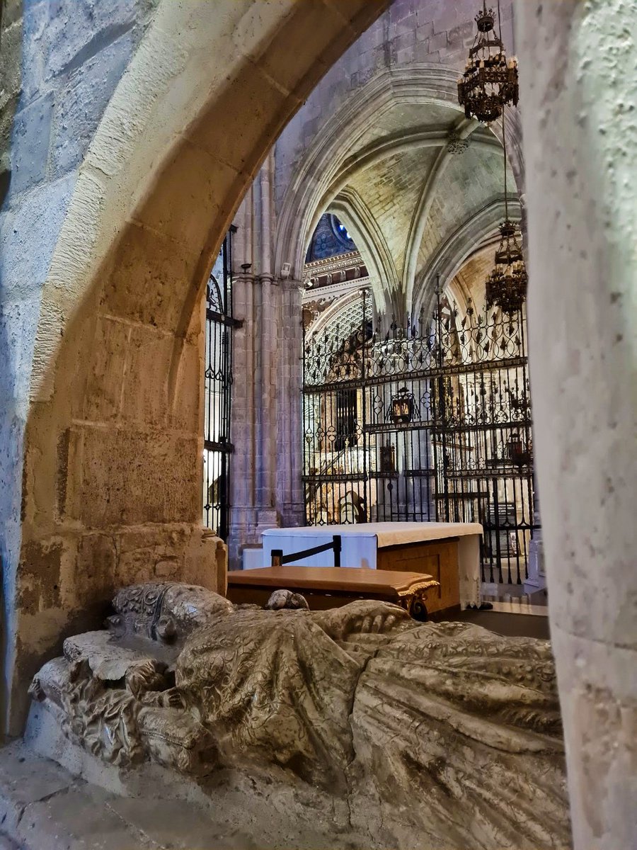 Soria está de moda (@soriaestademoda) on Twitter photo ¡La belleza de los detalles!
Visitar la Catedral de la Asunción de El Burgo de Osma es descubrir un sinfín de sorpresas en forma de sepulcros, reliquias, códices...
#catedral #elburgodeosma
#soria #soriaestademoda #turismo #españa #patrimonio <a href="/CyLEsVida/">Turismo Castilla y León</a> ¡La belleza de los detalles!
Visitar la Catedral de la Asunción de El Burgo de Osma es descubrir un sinfín de sorpresas en forma de sepulcros, reliquias, códices...
#catedral #elburgodeosma
#soria #soriaestademoda #turismo #españa #patrimonio <a href="/CyLEsVida/">Turismo Castilla y León</a>