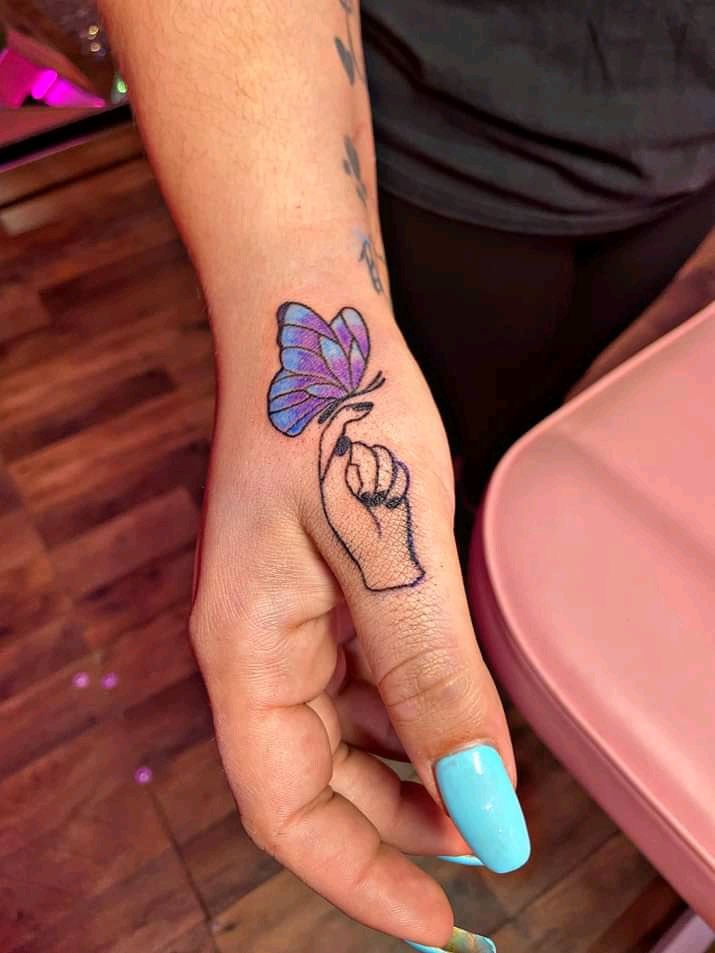 I got nice inks and availability I can also draw up a perfect design for your ideas
❣️❤️❣️