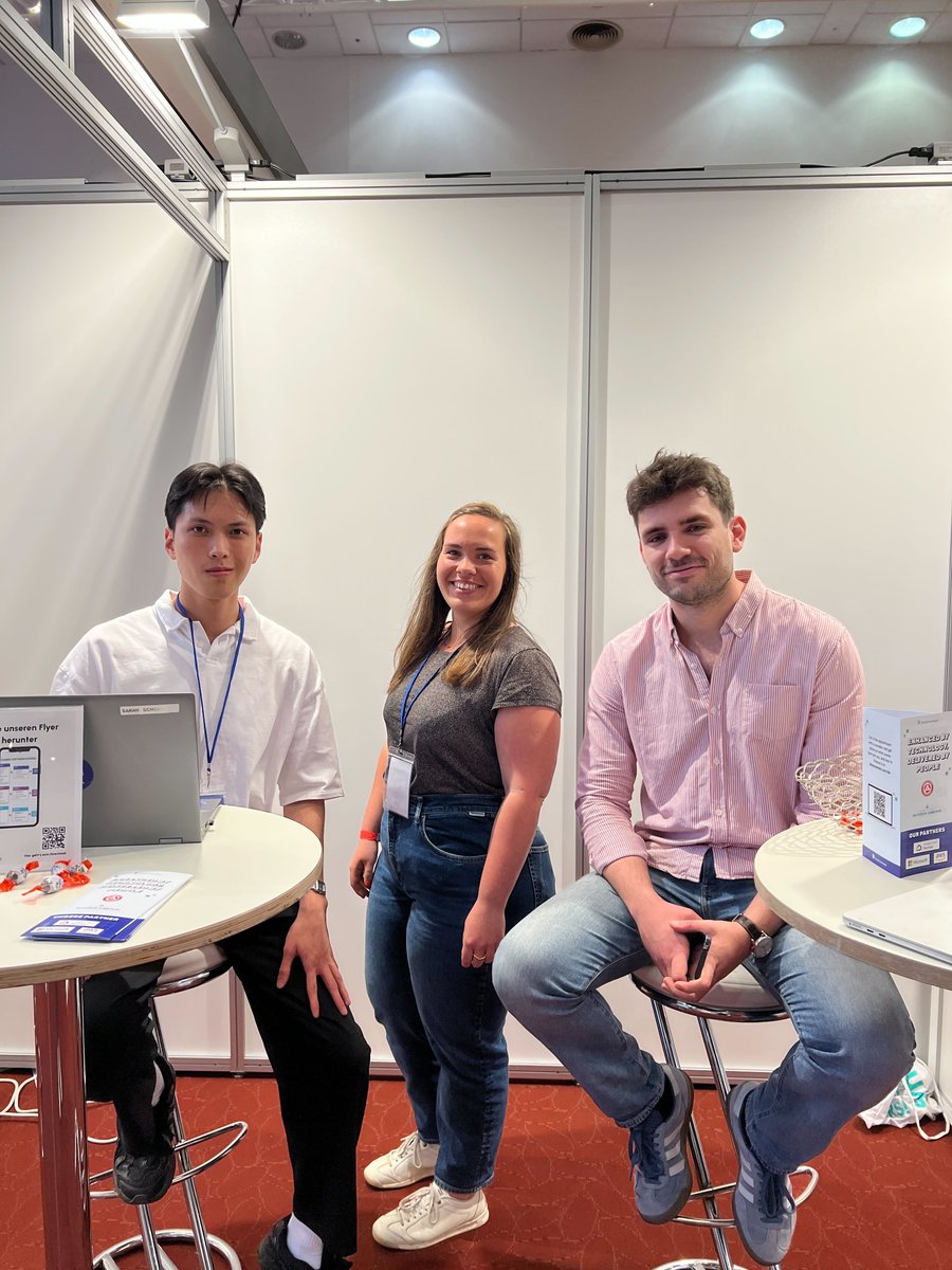 🌍 DST Germany était au salon #IamExpatBerlin ce week-end pour aider les expatrié·es à lancer leur carrière dans la data.

Merci à Théo, Sarah et Lukas pour leur énergie 💪

#DataScientest #Reconversion #TravaillerEnAllemagne #TechPourTous
