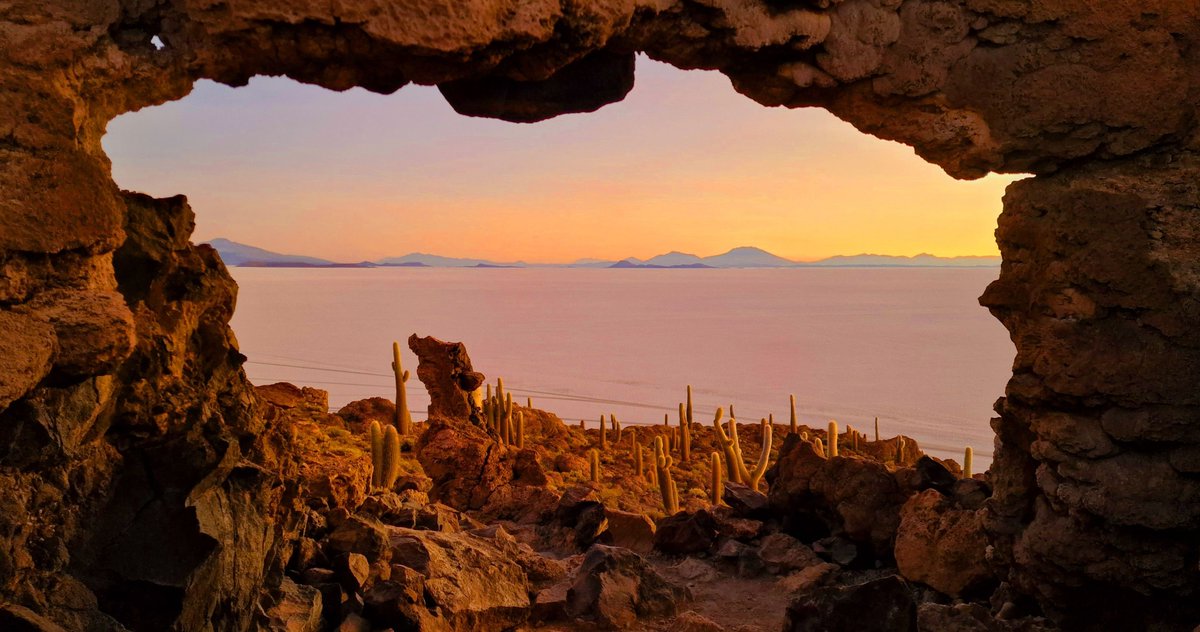 Ancient temples, endless golden horizons and magical stargazing — Rod Mackenzie explores the world’s most captivating desert adventures in the current issue. 

#foodandtravel 

📷 Unsplash/Mark Kuiper; Ollie Taylor Photography
🖊️ Rod Mackenzie