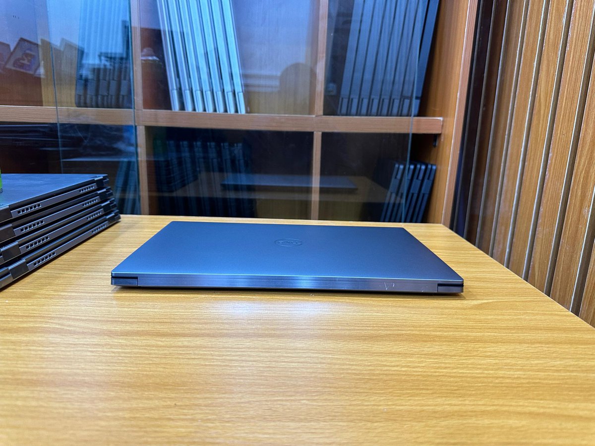 Dell Precision 5560 Touchscreen
Intel Core i7-11850H @ 2.5Ghz (16 CPUs - Octacore)
32gb ram 
512gb SSD 
4gb Nvidia T1200 Dedicated graphics 
Backlit Keyboard
3840x2400 15.6” 4k Display
11th generation
1.2M

Pls retweet 🙏🏾⚡