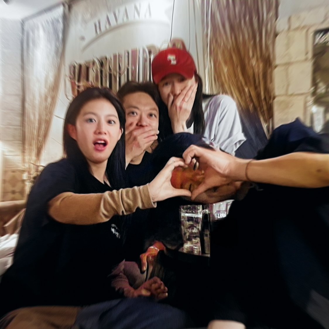수느 tweet media