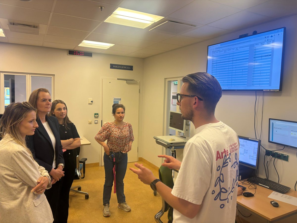 Danielle Jansen (@demc29demc) on Twitter photo Samen met collega's bezocht ik <a href="/LUMC_Leiden/">LUMC Leiden</a> voor AI in de zorg (o.a. opnamevoorspeller op de Acute Opnameafdeling). Ook zorgwekkende verhalen gehoord over agressie tegen zorgverleners. Nederland is helaas koploper op dit gebied; hier moet dus iets gebeuren. Dank <a href="/LUMC_Leiden/">LUMC Leiden</a>! Samen met collega's bezocht ik <a href="/LUMC_Leiden/">LUMC Leiden</a> voor AI in de zorg (o.a. opnamevoorspeller op de Acute Opnameafdeling). Ook zorgwekkende verhalen gehoord over agressie tegen zorgverleners. Nederland is helaas koploper op dit gebied; hier moet dus iets gebeuren. Dank <a href="/LUMC_Leiden/">LUMC Leiden</a>!
