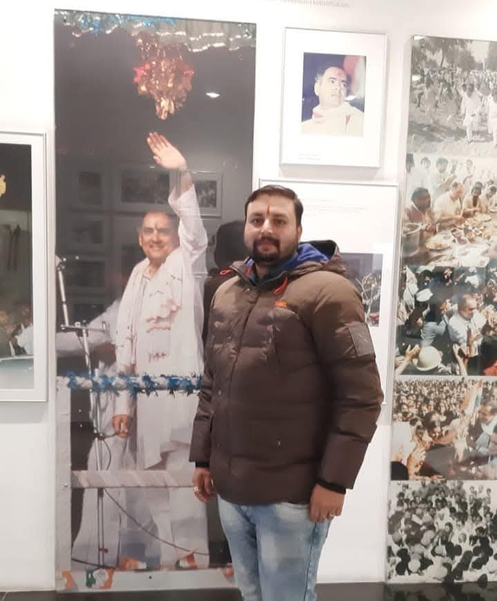 Dipeshpathak7's tweet image. आधुनिक भारत के शिल्पकार सूचना प्रौद्योगिकी क्रांति के जनक युवाओं के प्रेरणा स्रोत भारत के सर्वाधिक लोकप्रिय प्रधानमंत्री भारत रत्न स्वर्गीय #राजीवगांधी जी की #पुण्यतिथि पर कोटि-कोटि नमन 🙏🙏🙏