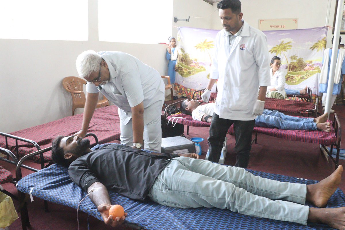 BasranOnkar's tweet photo. # Balchundi Kaprada
A Blood donation Camp was organised by Balchundi and Kaprada at satsang bhawan Kaprada 18th May 25 under Surat Zone 30 
117  units blood  collected by Govt.Civil Hospital and Valsad Rakat daan kendder 
#DhanNirankarJi🙏🏻 https://t.co/AvNyGNrwOl