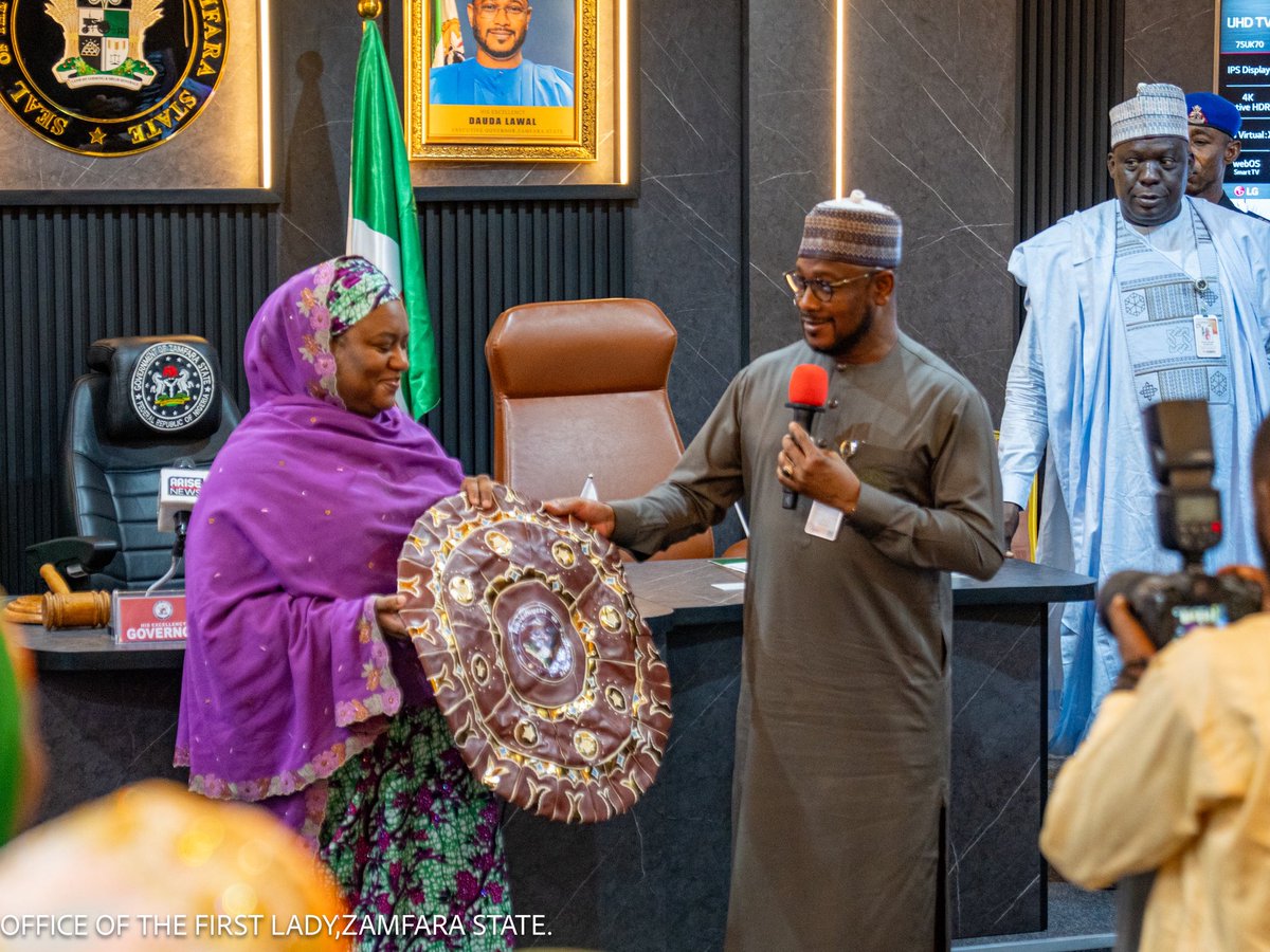 HuriyyaDL's tweet photo. Yesterday, I paid an advocacy visit to His Excellency, my dear husband, to strongly appeal for the approval of six months paid maternity leave for working mothers in Zamfara State. https://t.co/1P5yjB06GL