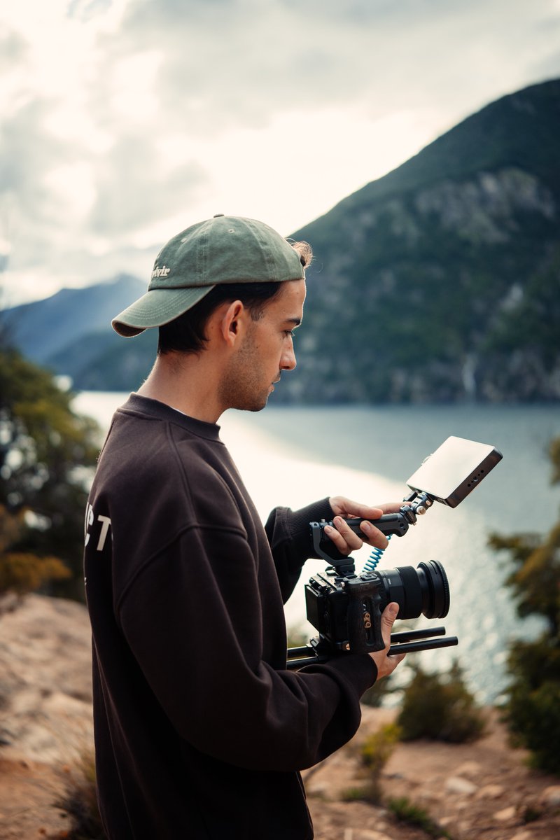 ViltroxOfficial's tweet photo. Viltrox DC-A1 is a 7-inch ultra-bright HD touchscreen monitor. With its sophisticated monitoring functions, it was designed to meet the demands of professional photographers and filmmakers.
#viltrox #viltroxdca1 #viltroxmonitor #cameramonitor #videomonitor #monitor #photography https://t.co/rYjr4pXtz9
