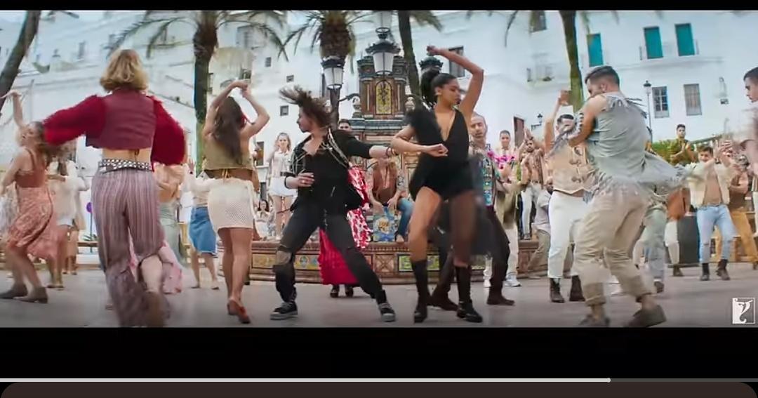 krishna181193's tweet photo. @kamaalrkhan Enduku ra meeku...mingudam ani ostaru minginchukoni eltaru https://t.co/wDD5SfvV0o