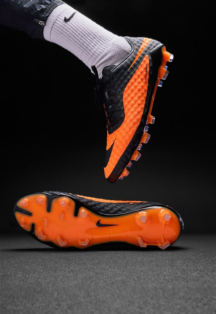 _PointDePenalty's tweet photo. Nike nous sort une réédition de la toute première Hypervenom... Les émotions 😢 https://t.co/0gQiGG2a1k