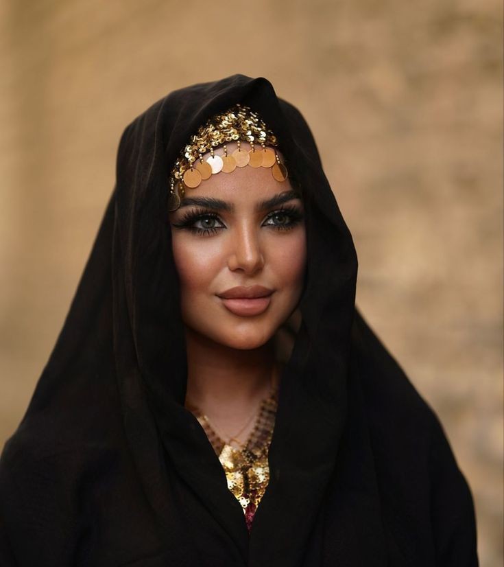 Egyptian beauty in traditional dress and jewelry 🇪🇬