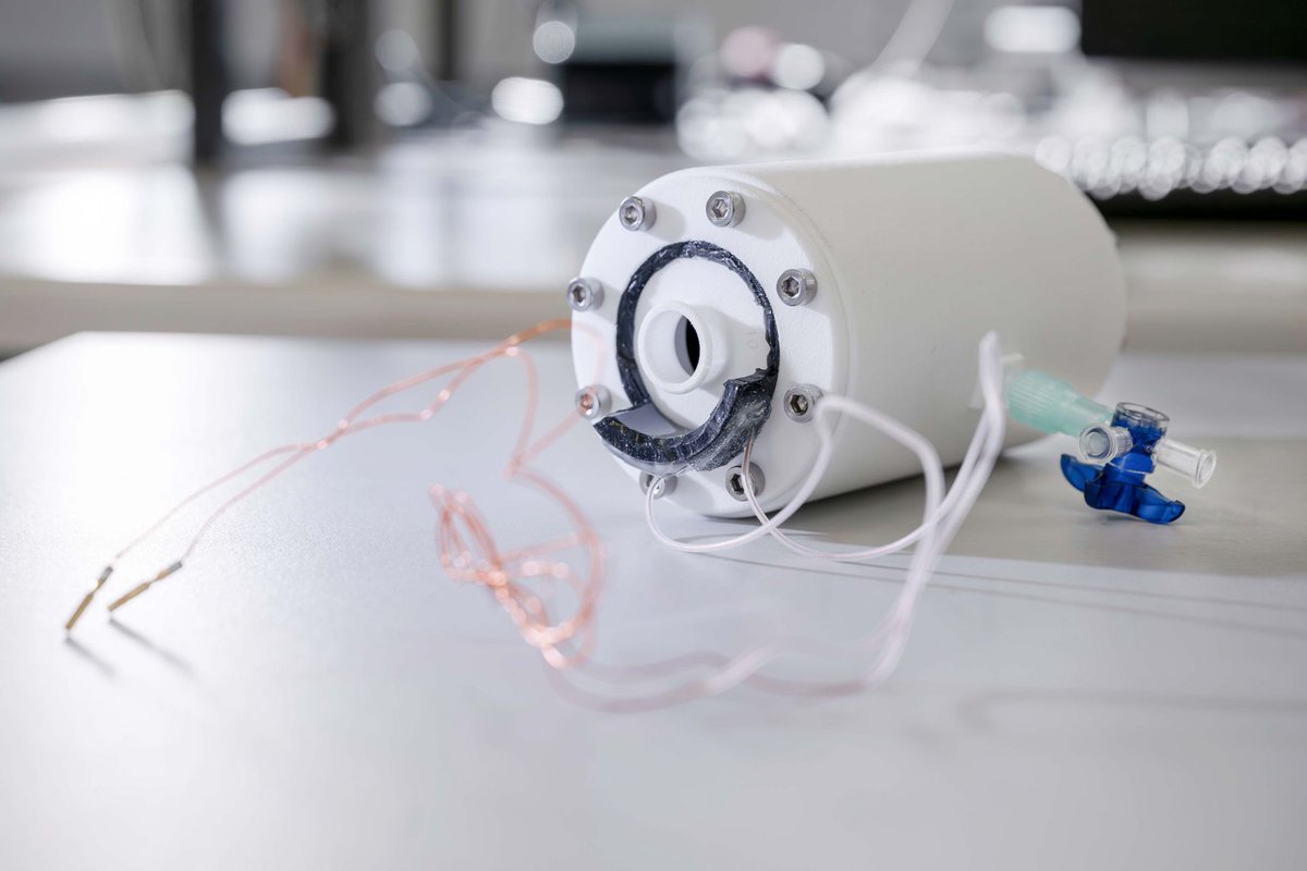 Astonishing progress at the Center for Artificial Muscles at <a href="/EPFL_en/">EPFL</a>. The team led by <a href="/PerriardYves/">Yves Perriard</a> and Yoan Civet developed a tubular artificial muscle that’s strong enough to match the blood flow rate in the human circulatory system.

wernersiemens-stiftung.ch/en/news/detail…