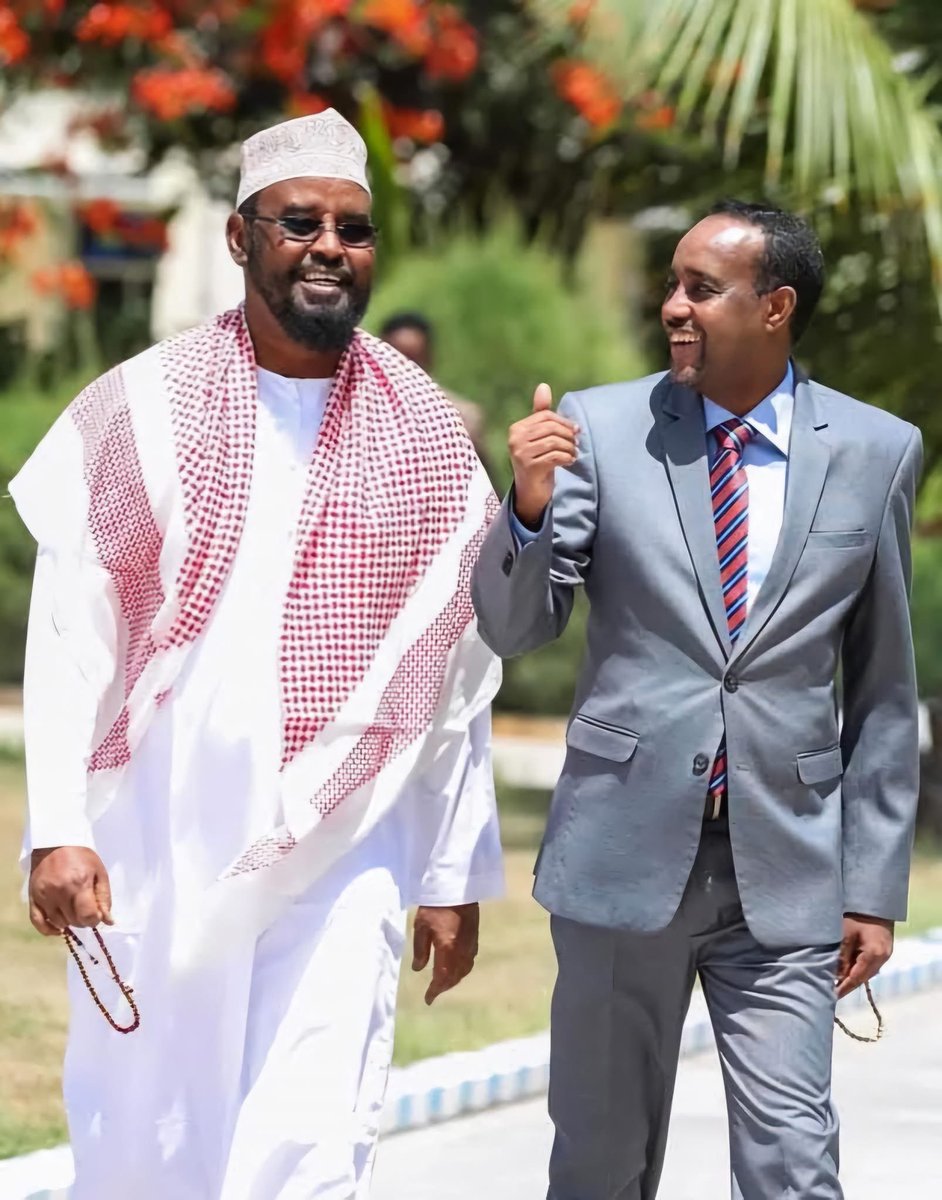WiilQaran110's tweet photo. 👑 Boqortooyo Is-Heshay 💯✅ 🇸🇴
Adeer @HassanSMohamud (Allaha Xafido) wuxuu dilay xeerkii soo jireenka ahaa ee siyaasadeed ee 60kii sano ee la soo dhaafay ee soo jireenka ahaa, ee ku salaysnaa isbahaysiga-siyaasadeed 👑🇸🇱#Dowladda_Puntland🇸🇴 iyo 💪🏽#Hiirshabeele 💯✅ ! Dhamaatay 2025
Balse,✊🏾 Ummadda🇸🇴Soomaaliyeed ha u diyaar garoobaan (Isbahaysi-Boqortooyo oo cusub 2026) oo Dalka🇸🇴Dadka iyo Diinta Soomaaliyeed bad-baadin doona. 💯✅ isbahaysiga #Puntland #Galmudug #Jubaland 💪🏽👑🇸🇱🔥💰💯
It’s time to save the country 🇸🇴
The train has stopped ⛔️
Jump off✅
#Save_The_Country 🇸🇴✊🏾🔥🇸🇱🌍👑💪🏽