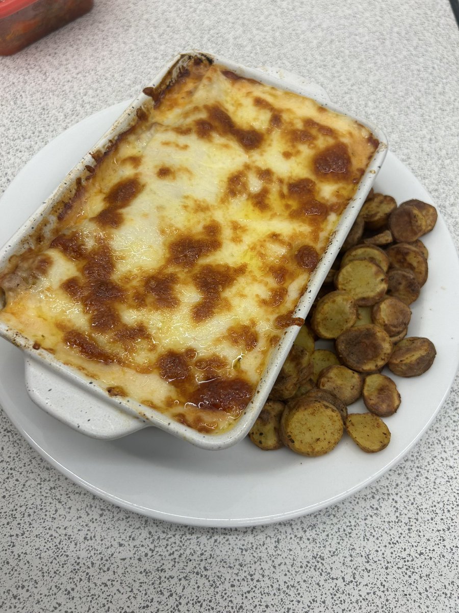 mrssfletch's tweet image. All students should have the opportunity to learn to cook. It’s crucial that our young people understand where food comes from, how to cook it and how it affects our bodies for good health in later life. Proud that cooking is thriving @Crestwood_DfE @LizJarvisUK