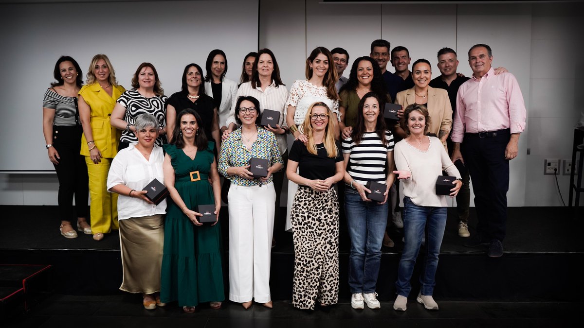 MutuaMAC's tweet image. @MutuaMAC celebró el 17-M su convención bianual en #SCTF. La mayoría de la plantilla acudió a un encuentro que tenía como lema "Mejorando a través de la comunicación". También se homenajeó a 32 integrantes de la plantilla que cumplieron durante 2023-25 veinte años en la entidad