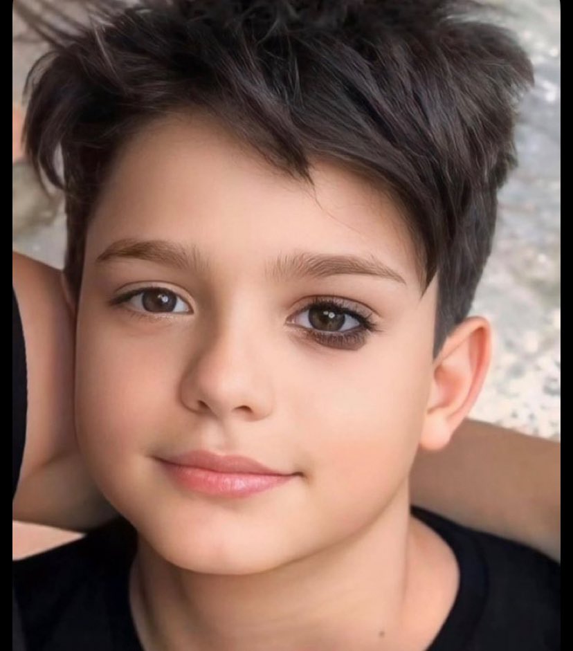 #AhmetMattiaMinguzziicinadalet cinayetinde kullanılan 10 cm.lik bıçak suç aleti sayılmadı ne demek delirtmeyin vicdanları parçalamayın bir suç da ceza alsın bu ülkede!!
 #AhmetMattiaMinguzziicinadalet