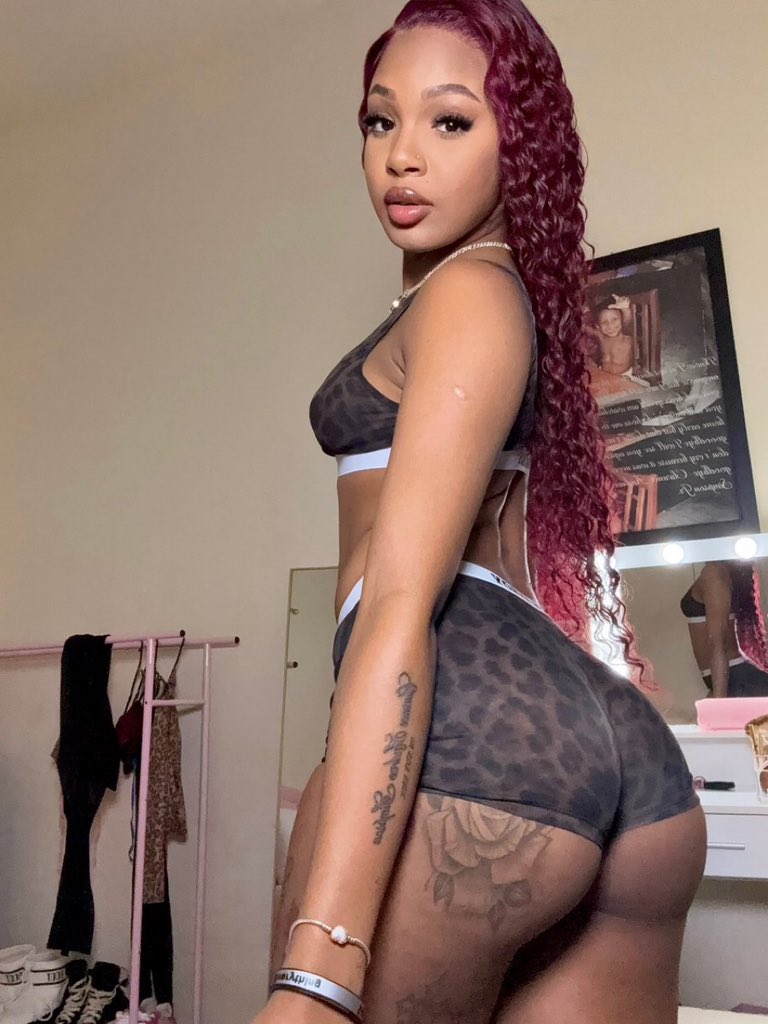msliababybackup's tweet photo. Im ur best friends sister. U walk in on me dressed like this. What we doin? U folding? Best answer wins. 😂👀 https://t.co/VwHArW79GW