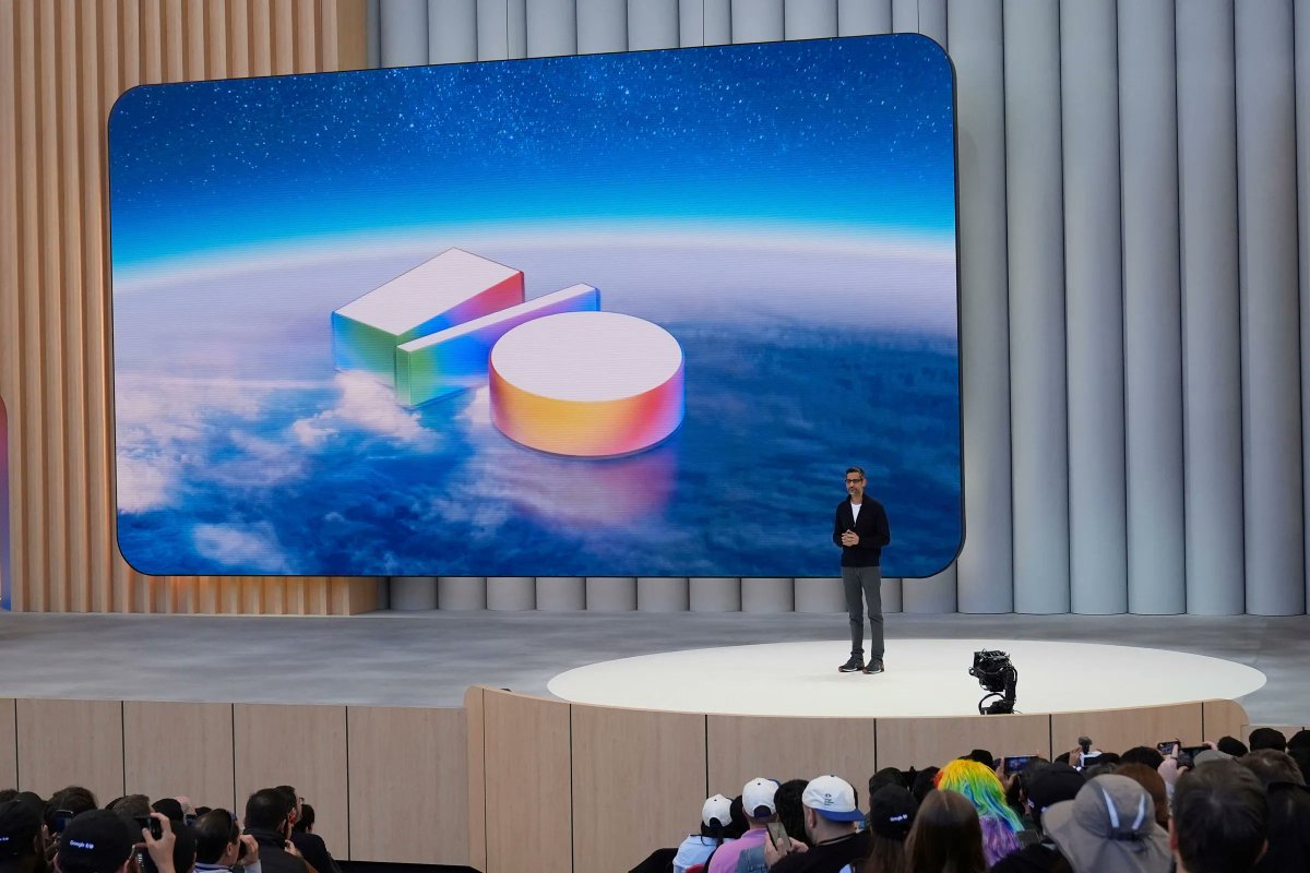 heyshrutimishra's tweet image. 🚨 Google JUST kicked off #GoogleIO 2025.

They launched an AI-first future, across devices, apps &amp;amp; everyday life.

Here’s a complete breakdown of everything announced on DAY 1: 🧵👇