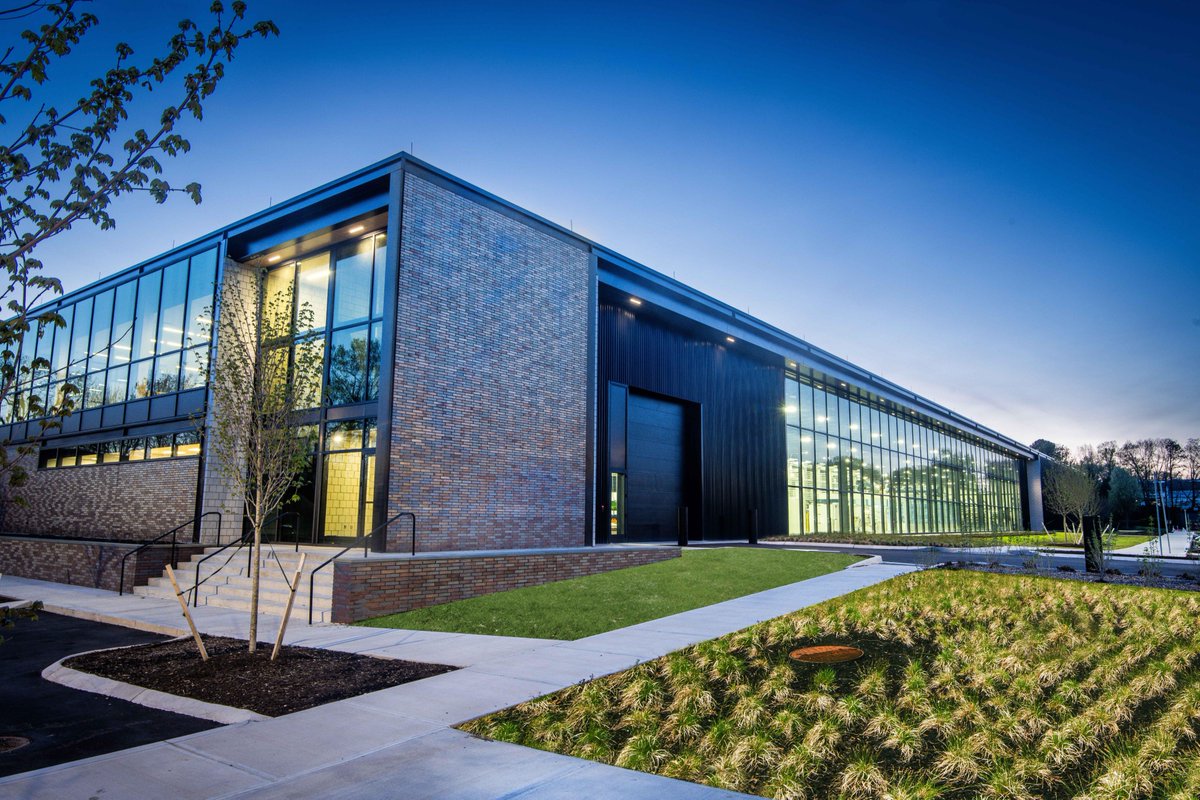 "A clear sign of our commitment to US customers" – Nicola Leibinger-Kammüller at the opening of our Smart Factory in Farmington, CT 🇺🇸
TRUMPF invests $40 million in the future of manufacturing in North America; local-for-local strategy: 5,200 m² of additional production space