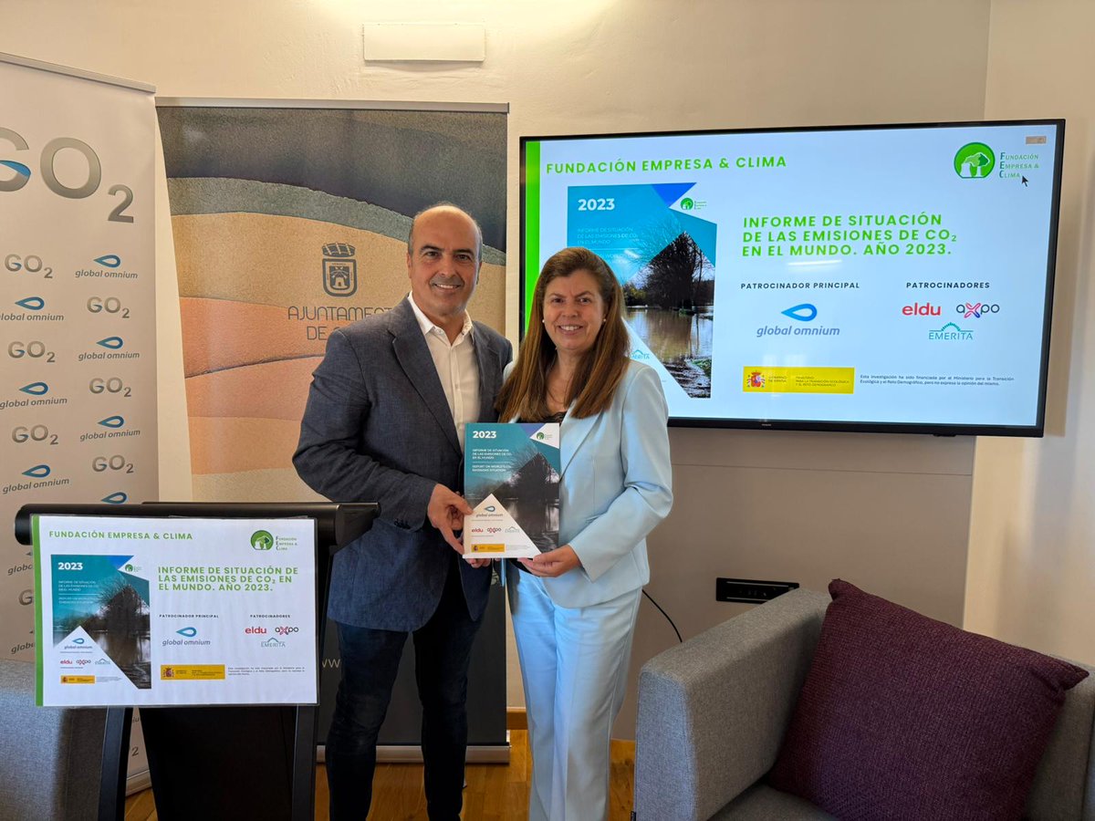 empresa_clima's tweet photo. 📃🌐 Arrancamos las presentaciones del 'Informe de Situación de las Emisiones de CO₂ en el mundo', que realizamos desde la #FEC, en las jornadas #goCalp, organizadas por el Ayto. de #Calpe y @GlobalOmnium.
Patrocinan @GlobalOmnium, #Eldu, @axpo_es, @EmeritaRes y @mitecogob https://t.co/1RADVkoqmN