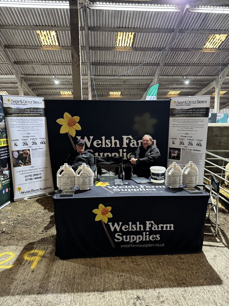 FarmWelsh's tweet image. Ready.
Come and see us.

#smallbusinessesstickingtogether #SheepAndCattleDrench #wholelambcolostrum #thedaffodilisrising #lambdefender #WorksEverywhere #notjustforwales #littleandoften #eweturnpodcast #WelshFarmSupplies