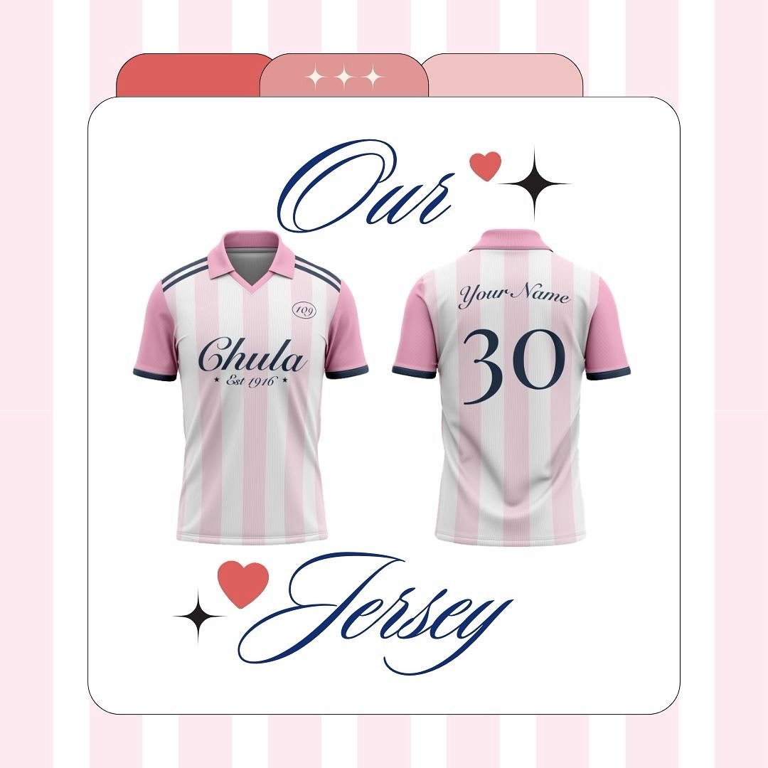 luckyjjstrike's tweet photo. Knock Knock chula109 👀📮
preorder round 1 Jeseys for Chula109 by @teededchula เปิดให้เข้ามาจับจองกันแล้วน้า🌟

สามารถเข้าไปจับจองกันได้แล้วตั้งแต่วันนี้ 21 May-7June สแกนคิวอาร์โค้ดในรูปได้เลยน้า 🫐💗

#cu109 #cu #dek68 #cufirstdate2025 #รับเพื่อนก้าวใหม่2025 🏃🏻‍♀️💨 https://t.co/Wa3rEK7Vjh