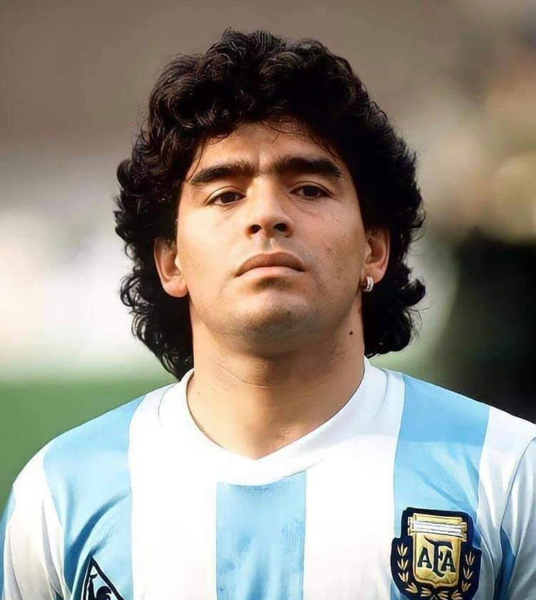 bosunatiklama's tweet photo. Yıldız Tilbe: "Maradona ölmüş, yıllar olmuş. Bugün öğrendim çok şaşırdım." https://t.co/HCSBro2dpK