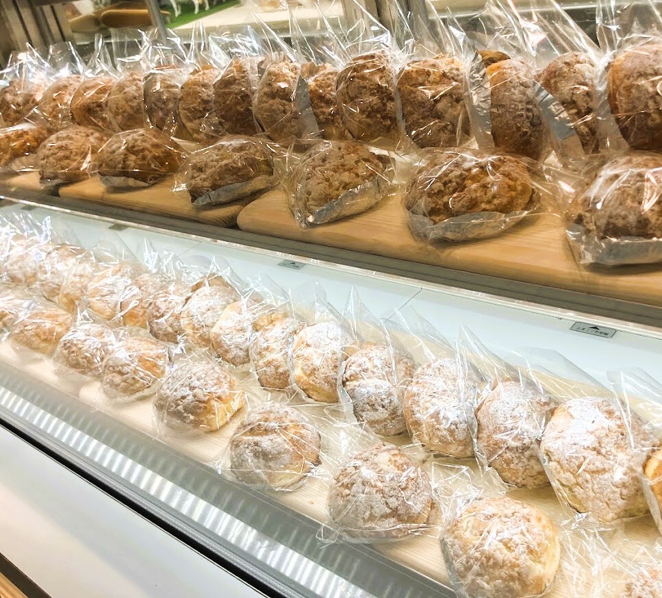 koremoutabeta's tweet image. #コレもう食べた？ #シュークリーム #Ｍｕｉ #ミルク #期間限定😋コレもう食べた？蕨店にこだわりのミルクをたっぷりつかったクリームのシュークリームが大人気のＭｕｉ（ミューイ）が出店中🐄🥛シンプルな見た目を侮るなかれ！
HPはこちら👉retail.jr-cross.co.jp/koremoutabeta/