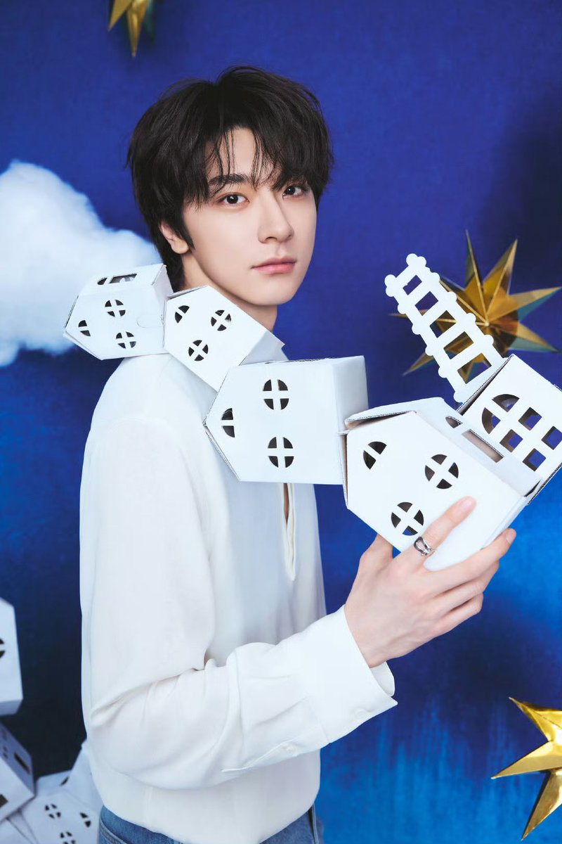 dramapotatoe's tweet photo. #LinYi shares new snaps

More - https://t.co/Psz0owSyoE https://t.co/7QA0a52r6H