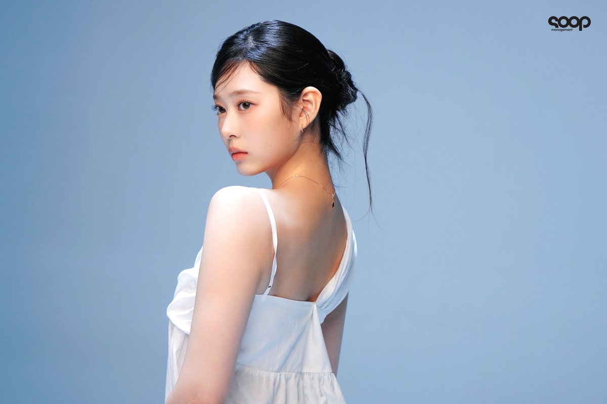 soop_ent's tweet photo. 열일하는 김민주 미모에 이마만 퍽퍽 치는 중 https://t.co/crQwPExrw9