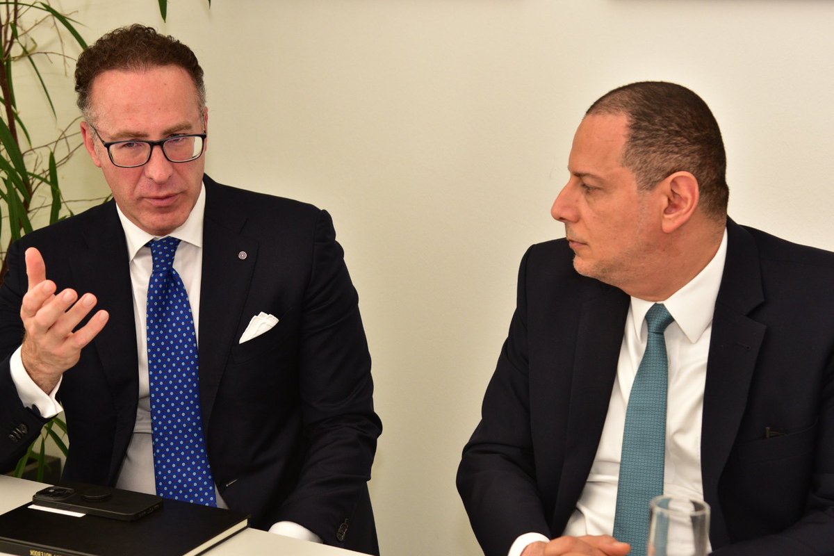 في إطار تعزيز دور التعاون الأكاديمي بين المملكة وجمهورية #النمسا ، سعادة السفير المندوب الدائم للمملكة/عبدالله بن خالد طوله يلبي الدعوة المقدمة له من مستشفى #فيينا العام وذلك للإطلاع على أهم الإنجازات في المجال الطبي و بحث سبل تبادل الخبرات بين البلدين الصديقين. 🇸🇦🇦🇹