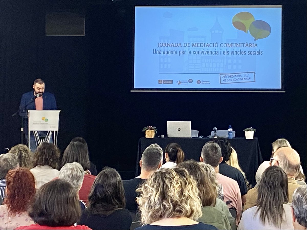 #JornadaMediació ➡️#ARA Arrenca la jornada de Mediació Comunitària "Una aposta per la convivència i els vincles socials"
 
👋 Ens donen la benvinguda el diputat de Joventut, Javi Silva i l'alcaldessa de Sabadell, Marta Farrés
 
#MediacióSbd #20anysMediacióSbd
 
🧵Obrim fil👇
