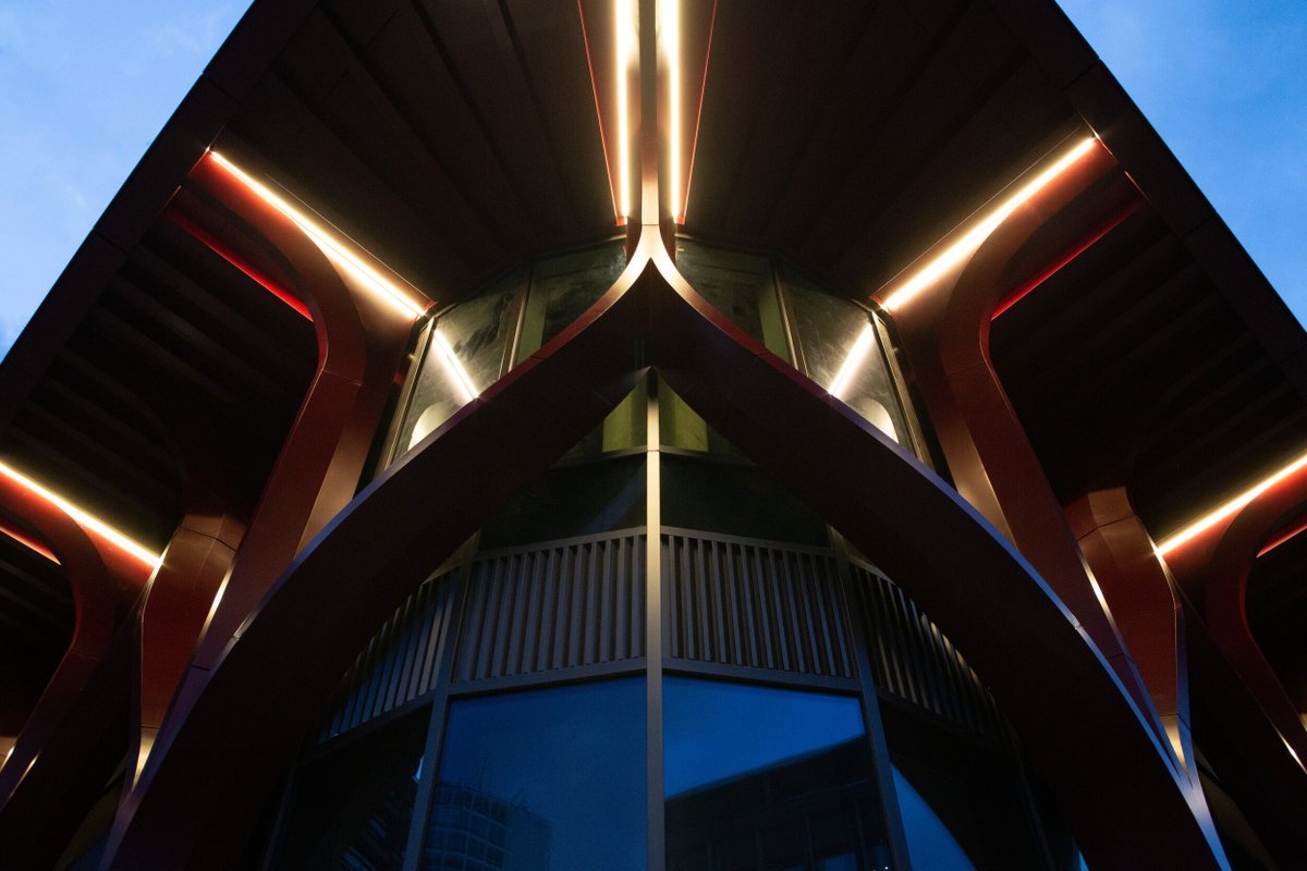 ParadiseBham's tweet image. Can you tell which part of Three Chamberlain Square you’re looking at here? By revealing the amazing lighting regime around the building, we’re showing just how much thought and detail has gone into this space and how much it will impact this corner of the city centre #MEPC…