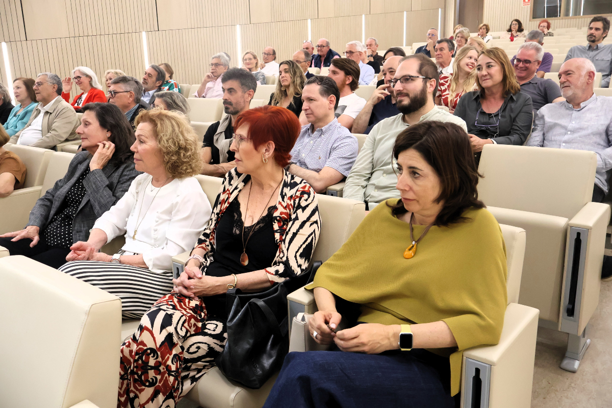 📚 La sede del ICOMV acogió ayer la presentación del libro 𝗟𝗮 𝗽𝗮𝘁𝗼𝗹𝗼𝗴í𝗮 𝘃𝗮𝘀𝗰𝘂𝗹𝗮𝗿 𝗲𝗻 𝗹𝗼𝘀 𝗽𝗿𝗼𝘁𝗮𝗴𝗼𝗻𝗶𝘀𝘁𝗮𝘀 𝗱𝗲 𝗹𝗮 𝗛𝗶𝘀𝘁𝗼𝗿𝗶𝗮, escrito por el doctor Manuel Miralles

👨‍⚕️ El Dr. Miralles es jefe del Servicio de Angiología y Cirugía Vascular