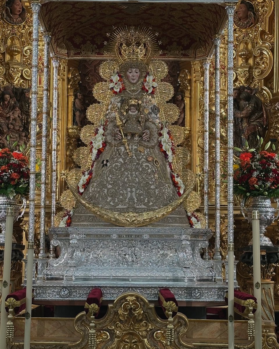 UnCofradeMas's tweet photo. La Virgen del Rocío ya se encuentra en su paso para la celebración de la Romeria del Rocío. Foto: @hdadmatrizrocio #TDSCofrade #TDSActualidad #ElRocio25 https://t.co/Ov2q76kA2h