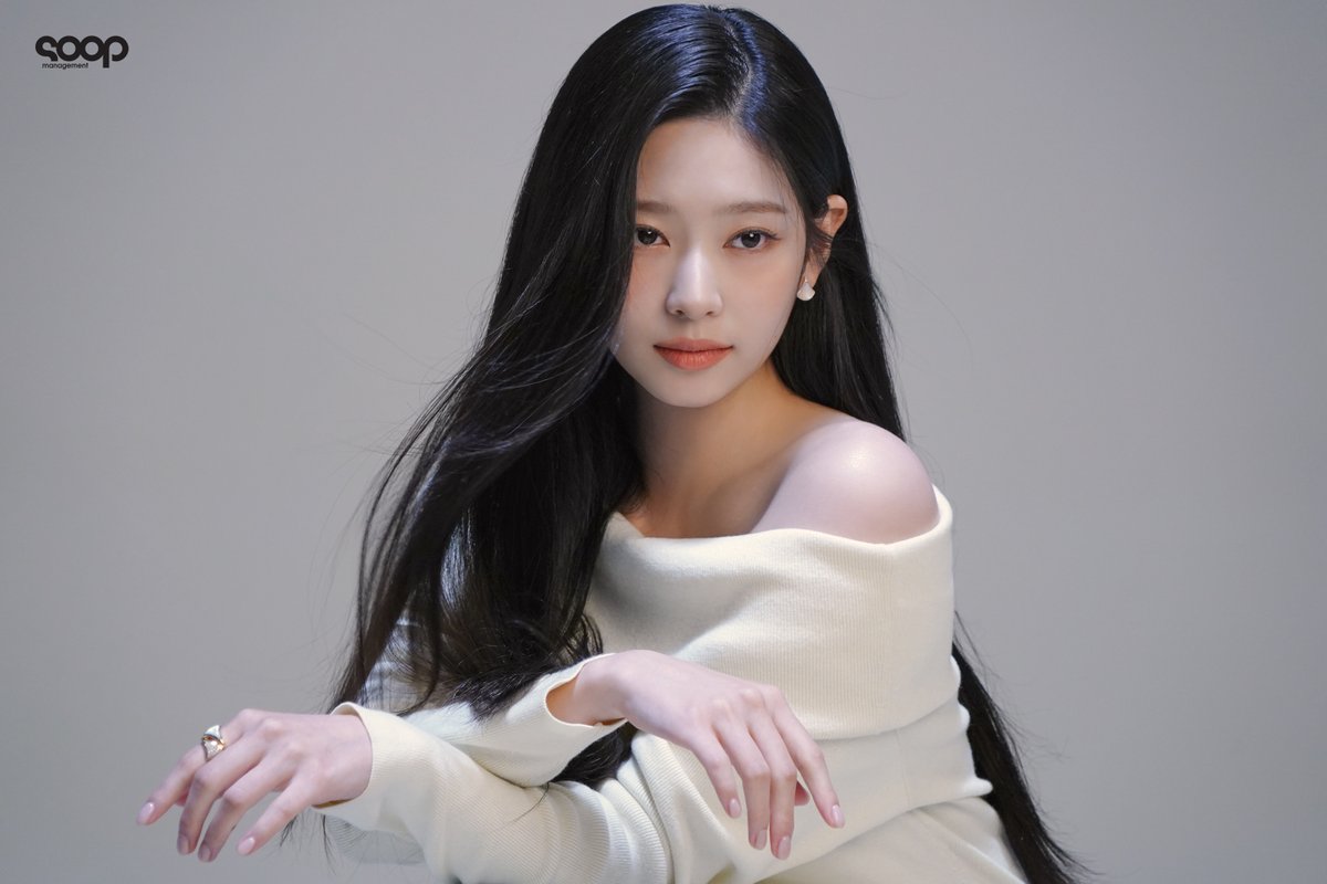 soop_ent's tweet photo. 오늘도 빛나는 김민주 냉미녀 모먼트 https://t.co/yGYeNmWaQq