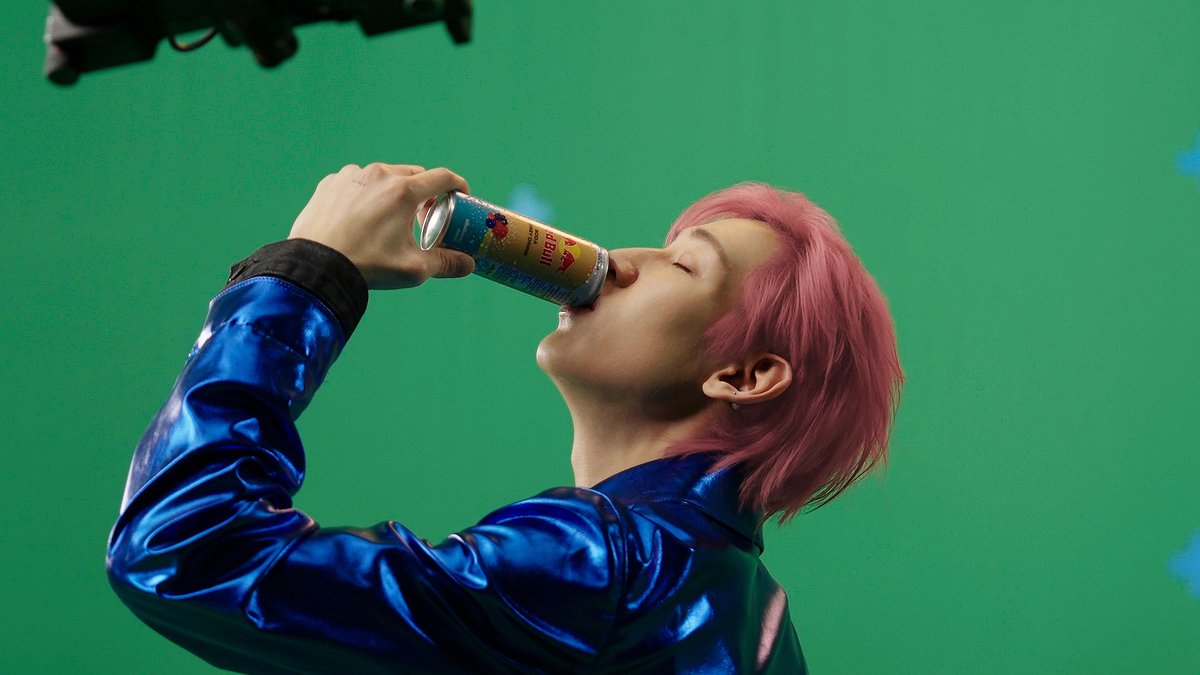 redbullenergyth's tweet photo. เบื้องหน้าพี่กันต์ เบื้องหลังตะนู๋แบมมม
จะอยู่โหมดไหนความซ่าไม่เคยหยุด “นี่แหละ BAMM!”

#RedBullTHxBamBam
#เรดบูลโซดา
#RedBullSoda
#เรดบูลเอ็กซ์ตร้า
#RedBullExtra
#RedBullTH
#ซ่าอย่าหยุดใส่สุดเอเนอร์จี้ https://t.co/9NRCRupShR